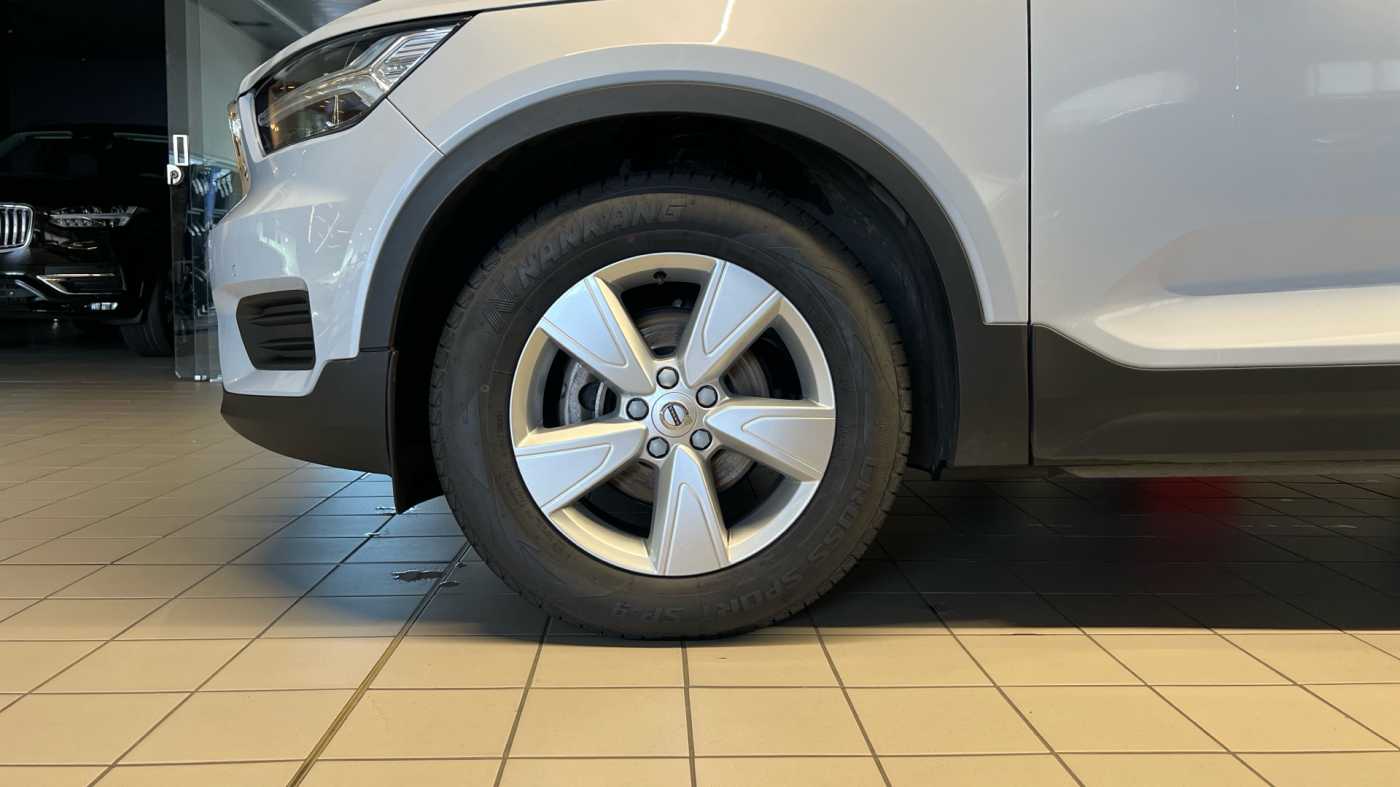 Volvo  XC40 Momentum Core, T2 manual